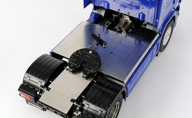1x Rahmenabdeckung für 2-achs Tamiya Zugmaschinen. Aus      