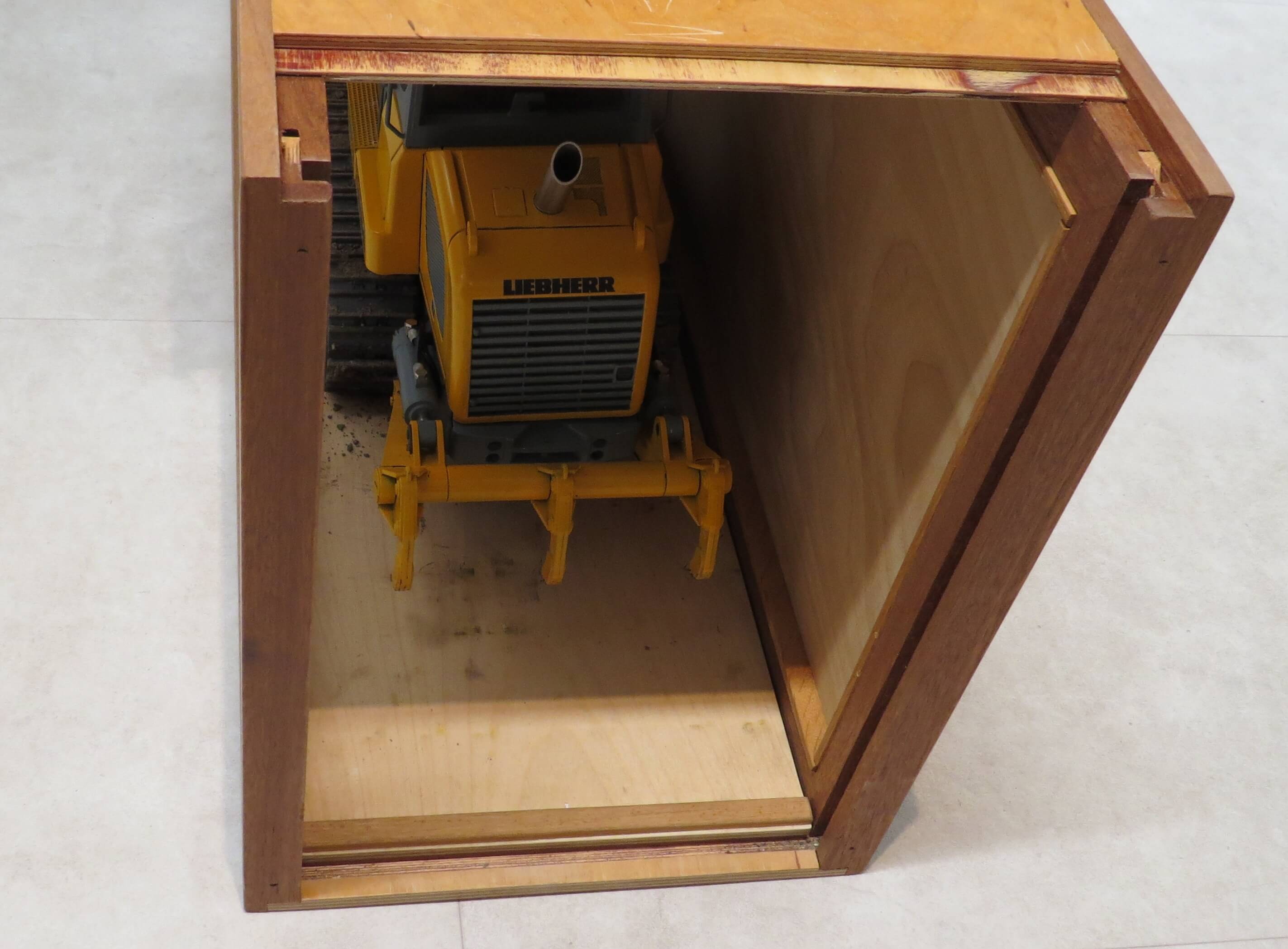 Transportbox aus 9mm Birke-Multiplex. Die Box ist