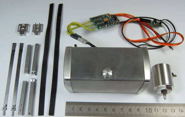 1 Hydraulik-Pumpe 12 Volt im LKW-Tank.   Auf 12 bar         