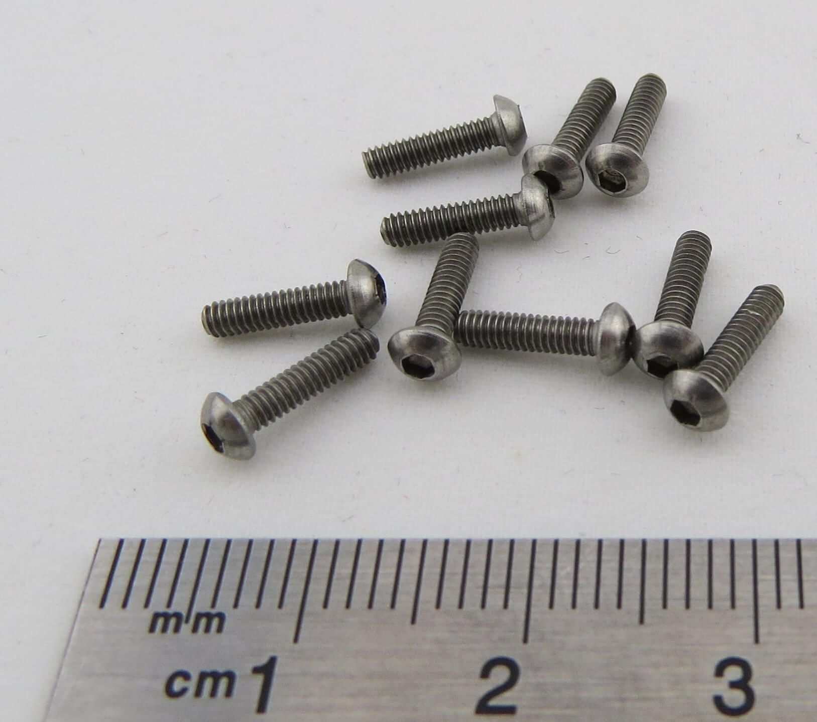 Halbrundschraube mit Innen-6kant M2x8 VA/Niro SW 1,3mm      