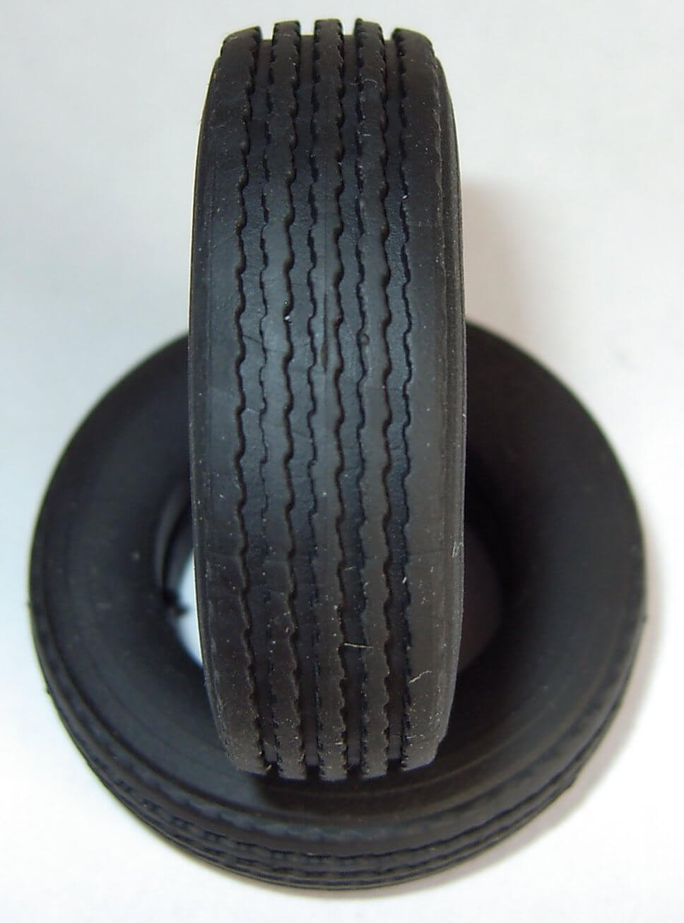 2 Tiefladerreifen FULDA MULTITONN 245/70 R17.5