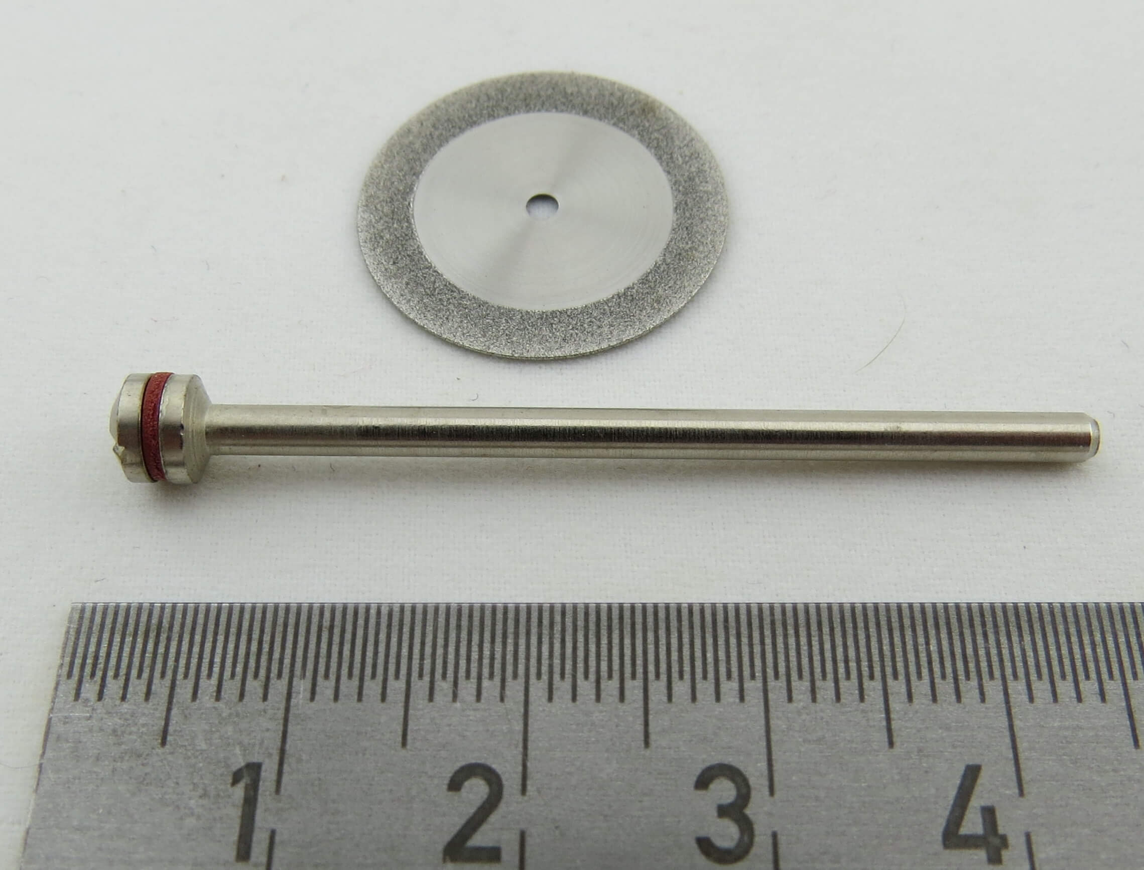 Diamant-Trennscheibe 19mm Durchmesser.  Ca. 0,3mm dick      