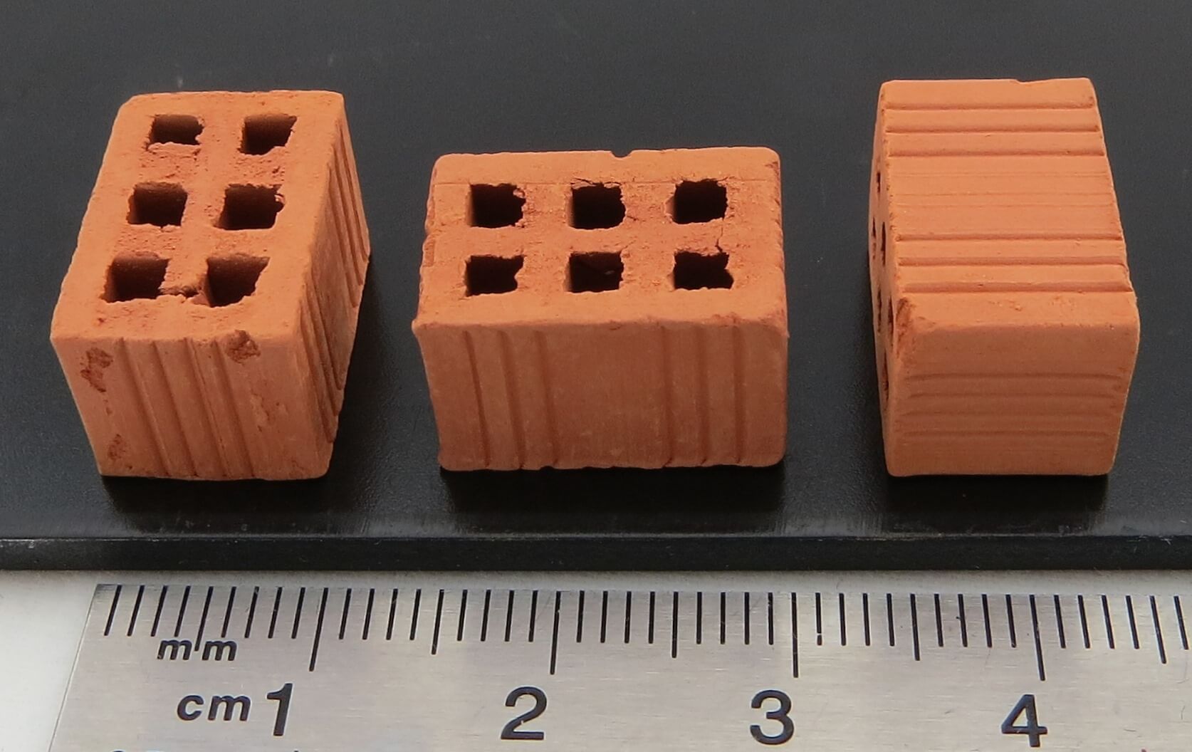 Beutel Hohlziegel, rot, 100 Stück/Btl. Je ca. 15x10x10mm