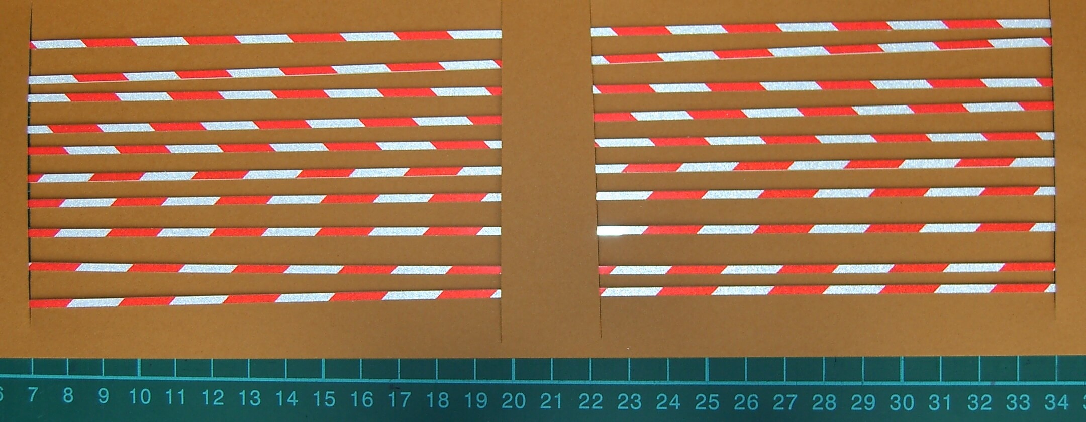 Warnstreifenset 2mm Streifenbreite, 45°, rot/weiß-reflex,