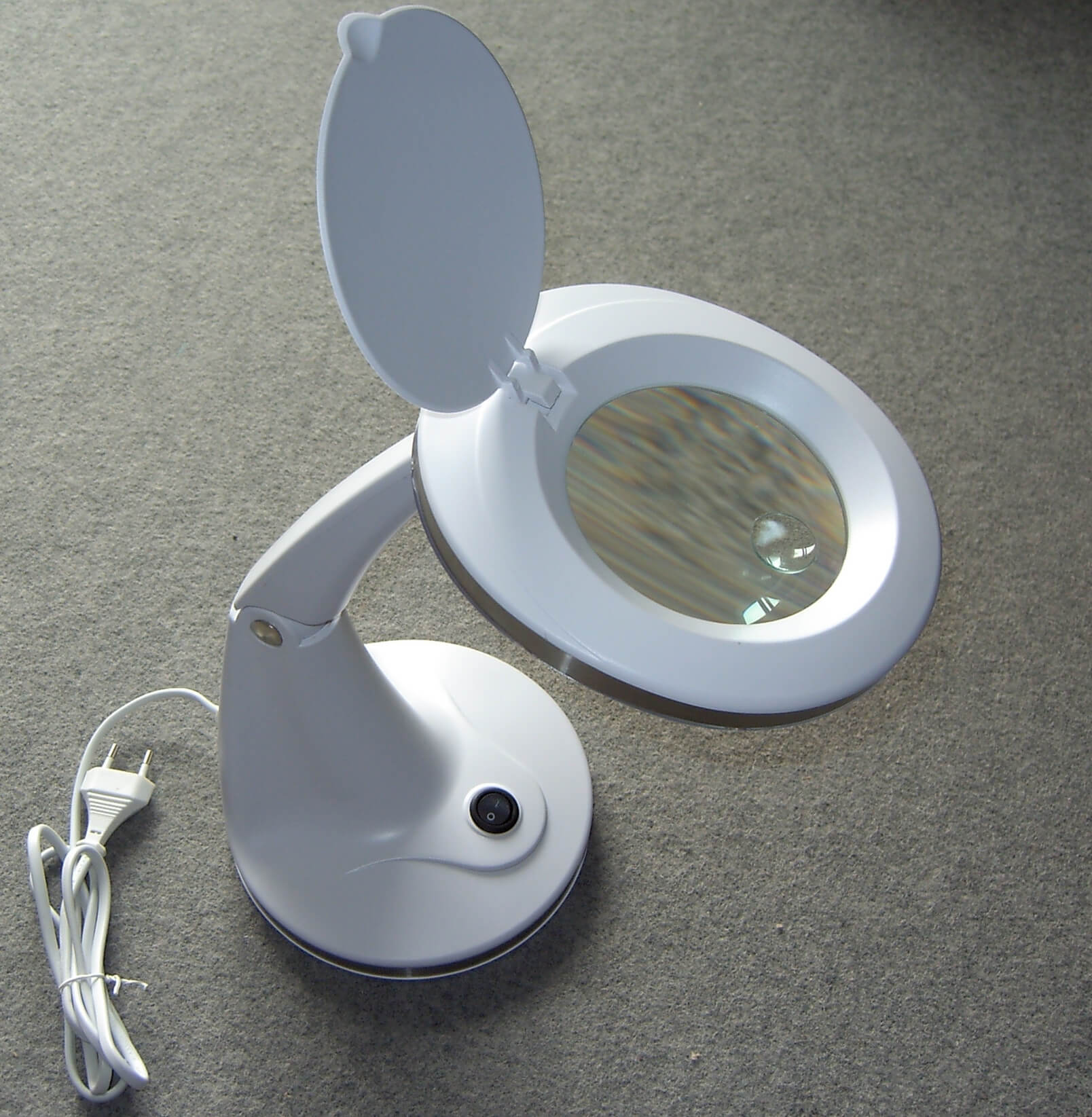 1 Lupenlampe mit stabilem Standfuß,weiß. Lupen-Tischlampe   