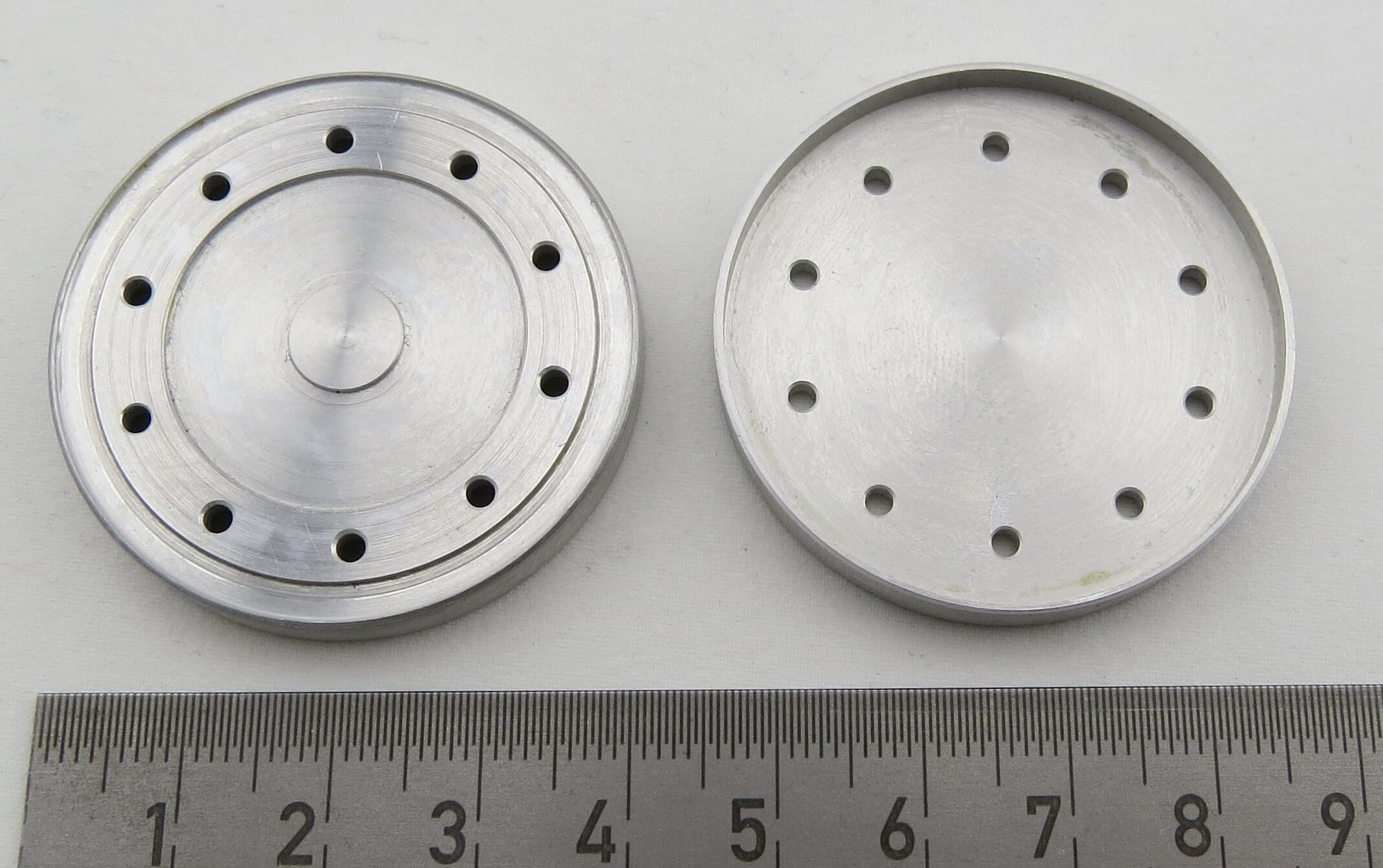 Aluminium-Radkappen für Hinterachse. Wedico, 1 Paar. Aufstec