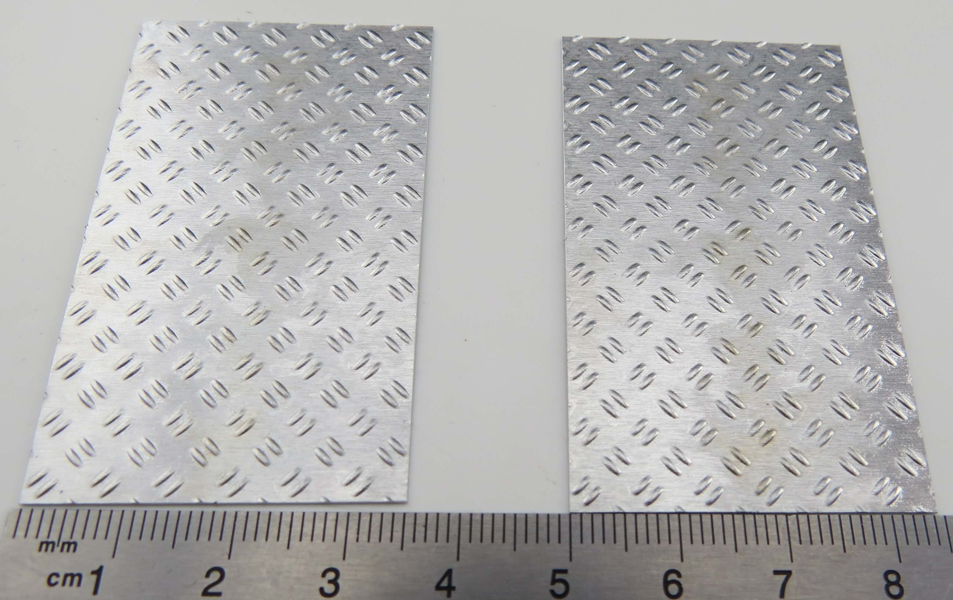 FineLine Riffelblech für Rahmenabdeckung Dreiecke