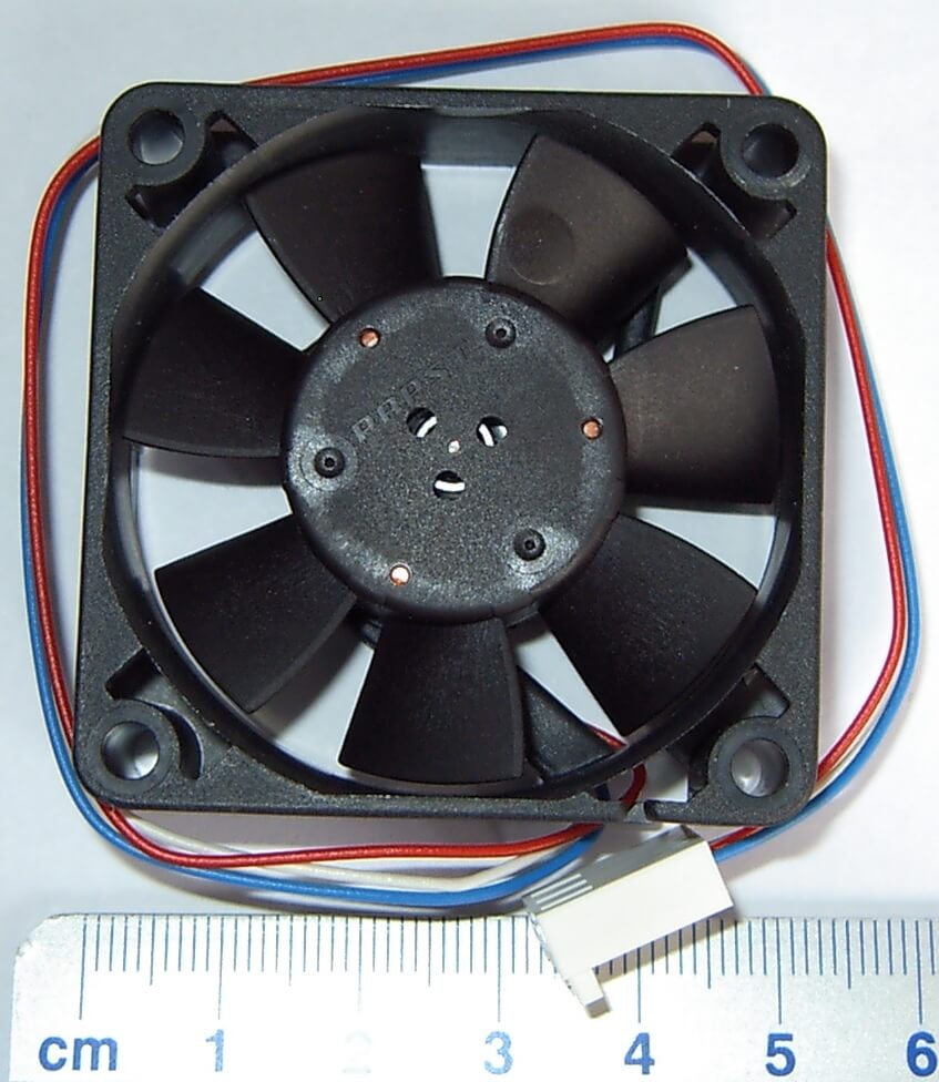 1 Mini-Lüfter 50x50mm Lochabstand 42mm.  15mm dick