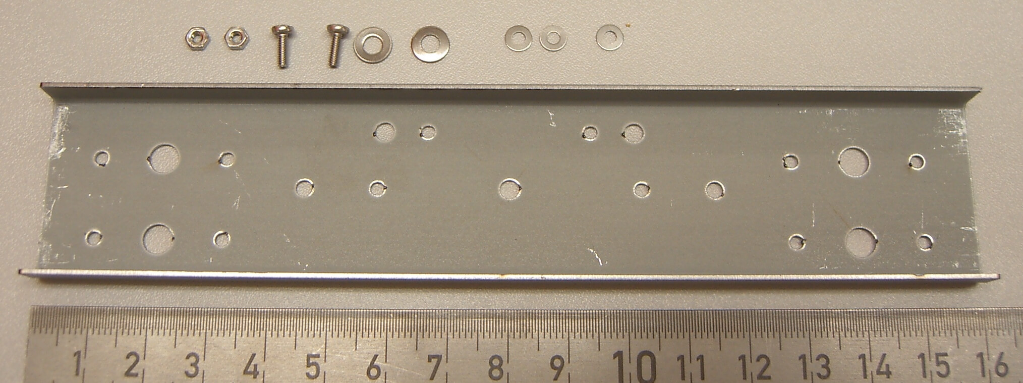 Stoßstange 160mm für 2 Satz 7-Kammer- Rückleuchten