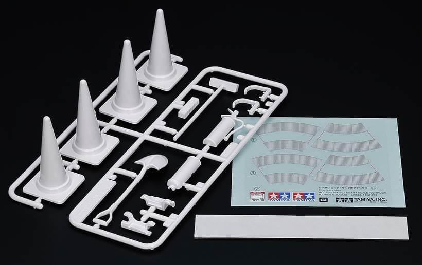 Truck Baustellen-Set Pylone und Werkzeug am Spritzast