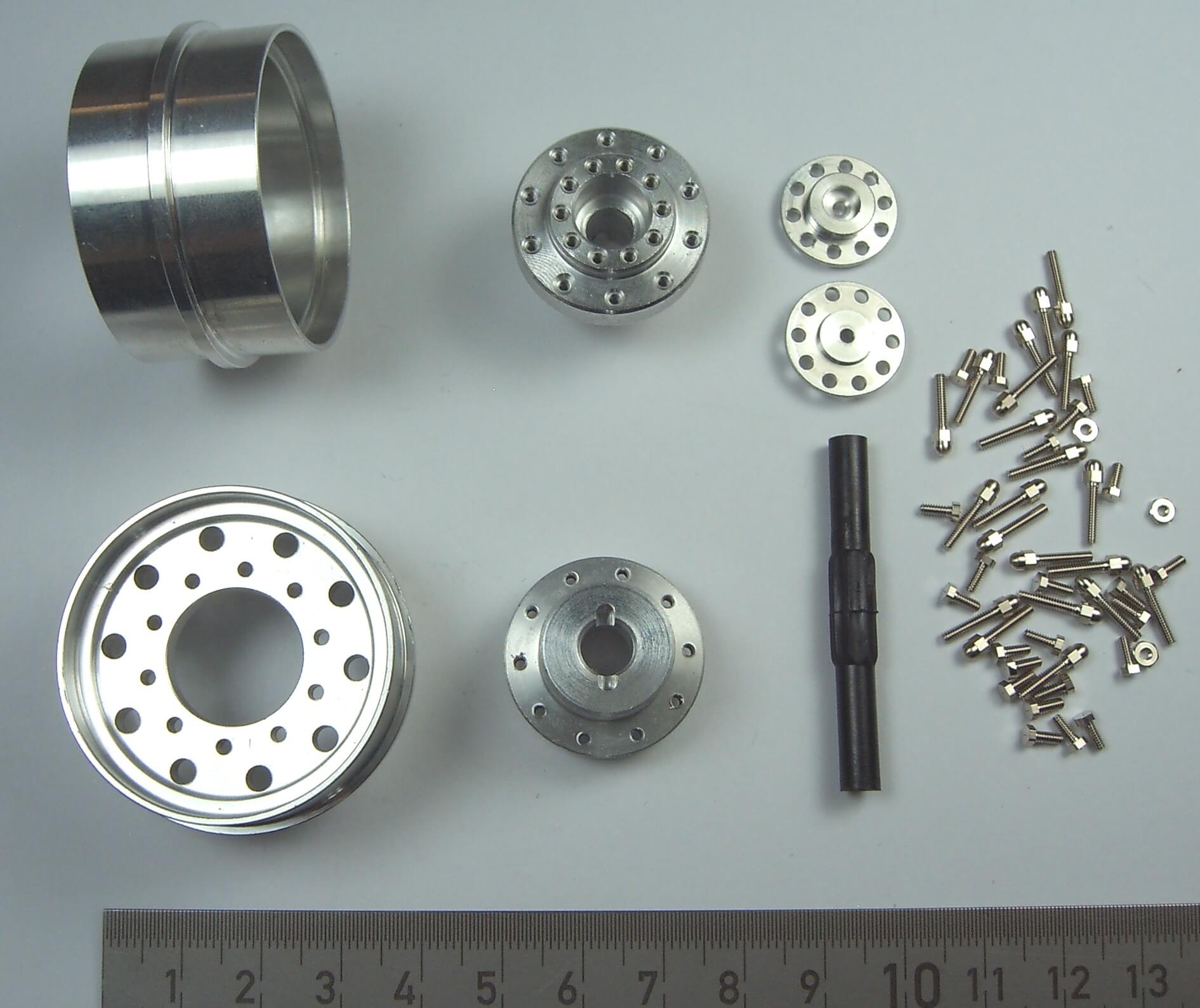 Alu Felgensatz angetriebene Vorderachse  Breitreifen für    