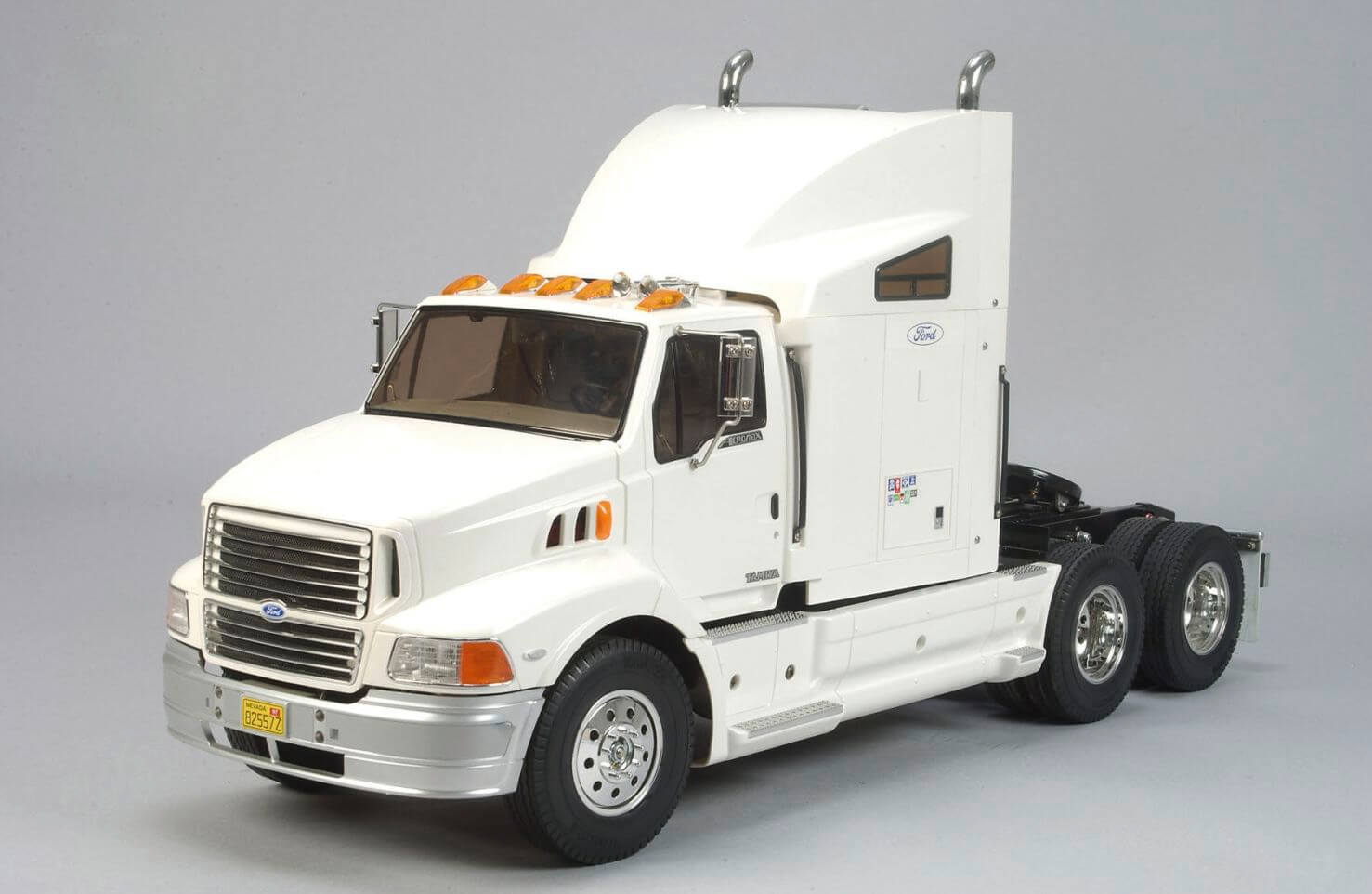 Tamiya FORD AEROMAX Bausatz 1/14 3-achsige amerikanische