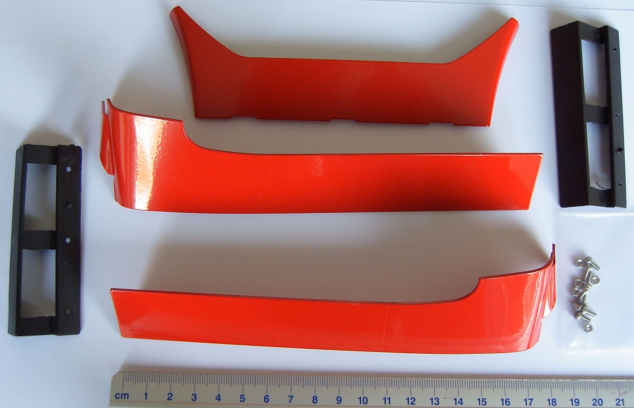 Scania Dachspoiler mit Windleitblechen   TOPLINE, rot       