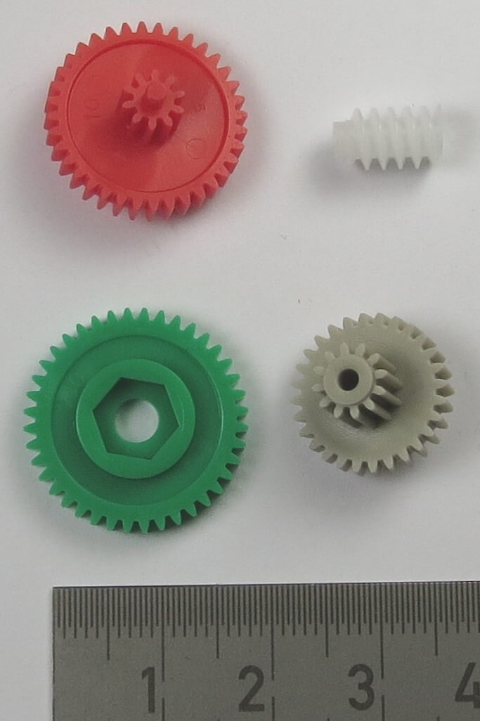 1 Getriebesatz für Aufliegerstützen (56505). 1 Schnecke, 3 Z