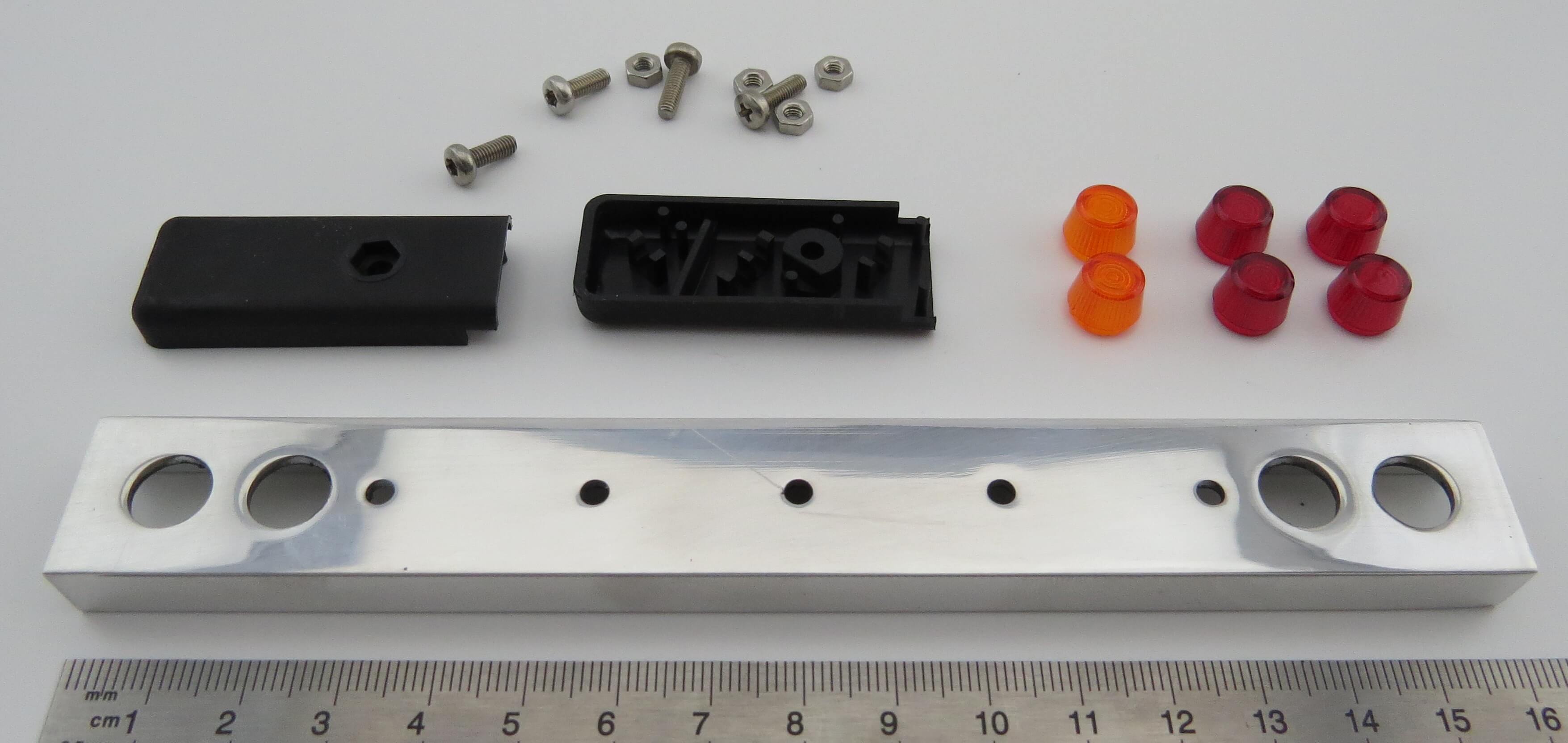 Stoßstange, Alu poliert mit runden Rückleuchten gelb/rot