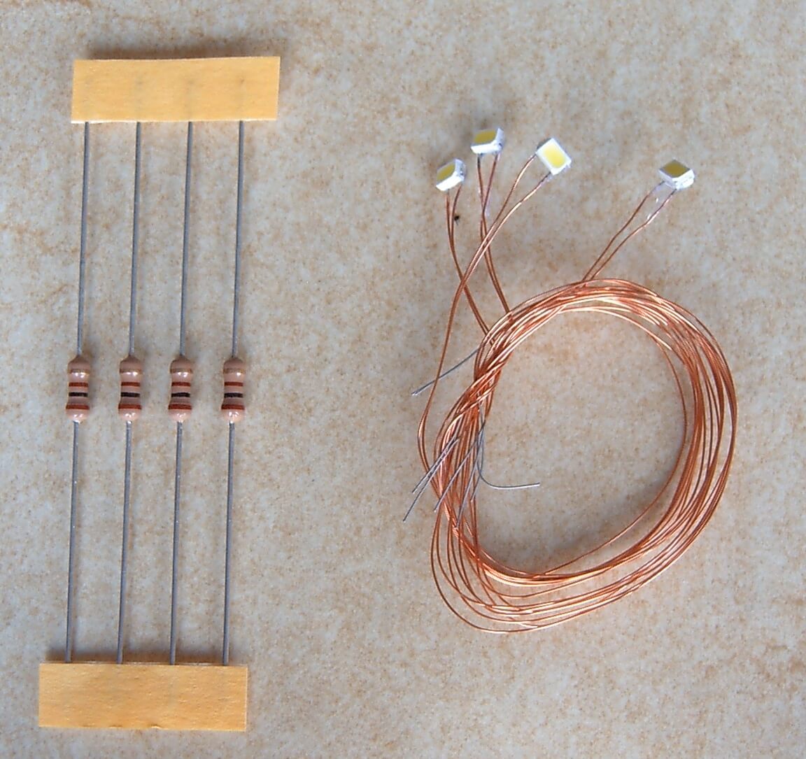 LED-Satz. 4x LED 3,3V 20mA, weiss. 4 Widerstände je 100 Oh  