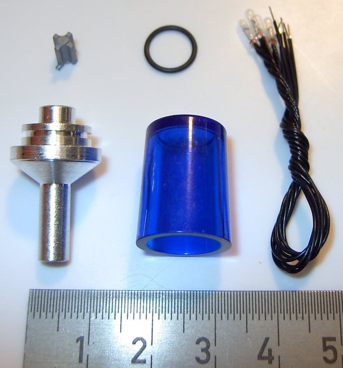 Rundumleuchte, blau, senkrecht, 1:10 mit 4x Birnchen        