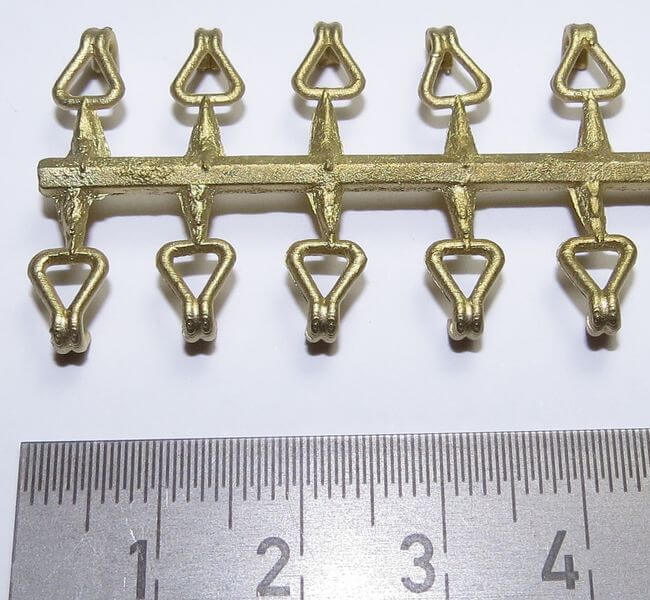 1 Set aus 10 Doppelhaken, klein.Messing- Feinguss, am