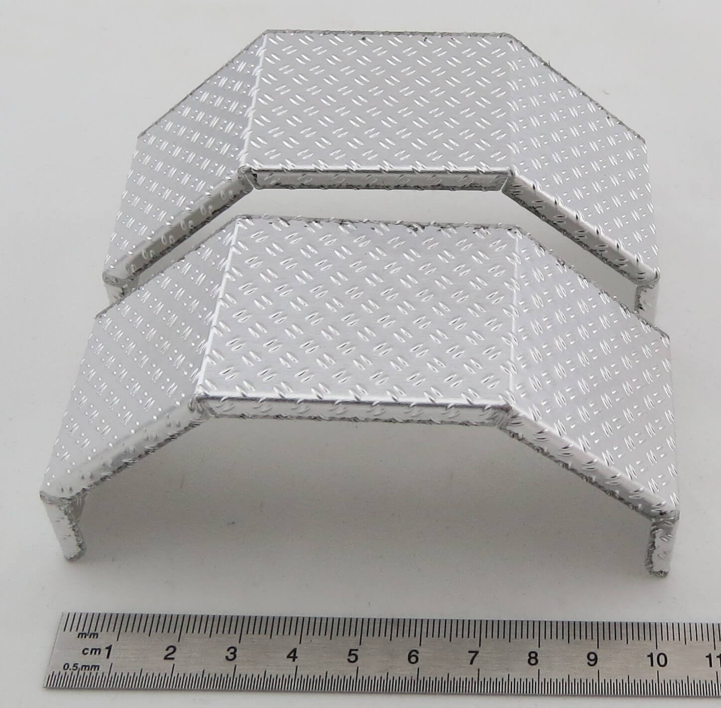 1 Paar Alu-Kotflügel für 1 Achse Single-Bereifung. TAM      