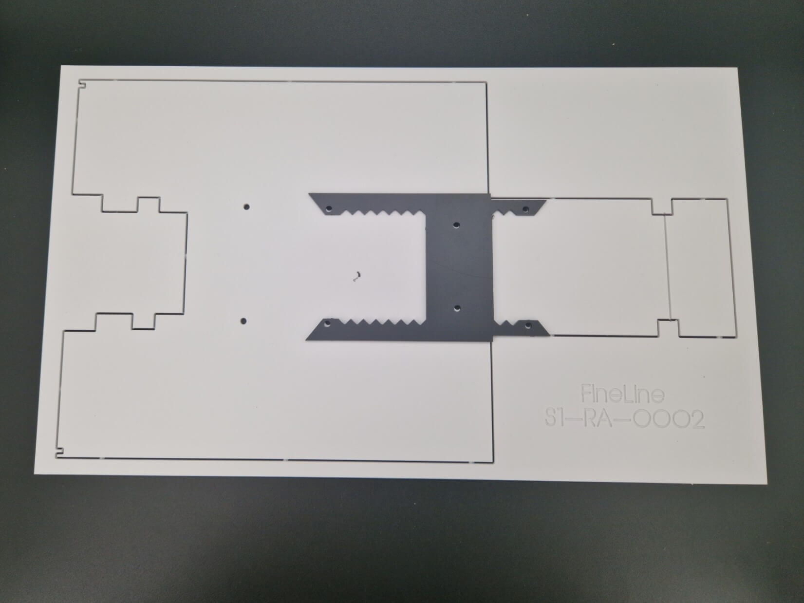 FineLine Rahmenabdeckung Scania R470 (Getriebe)