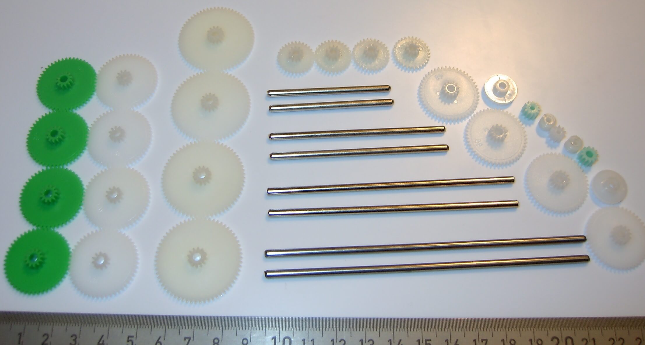 Set aus Doppelzahnrädern und Achsen 1 Set.  23 div