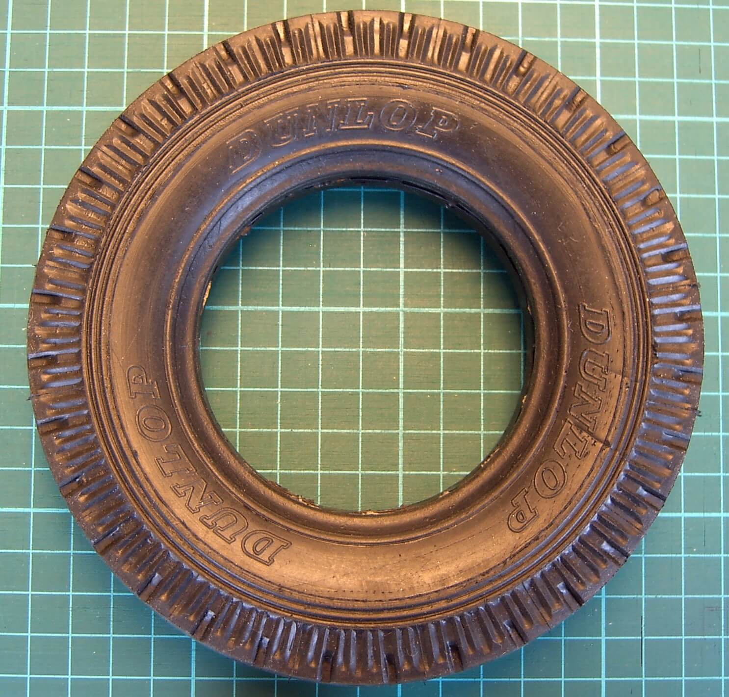 1x Strassenreifen Dunlop hohl 1:8 149mm außen, 76mm innen,  