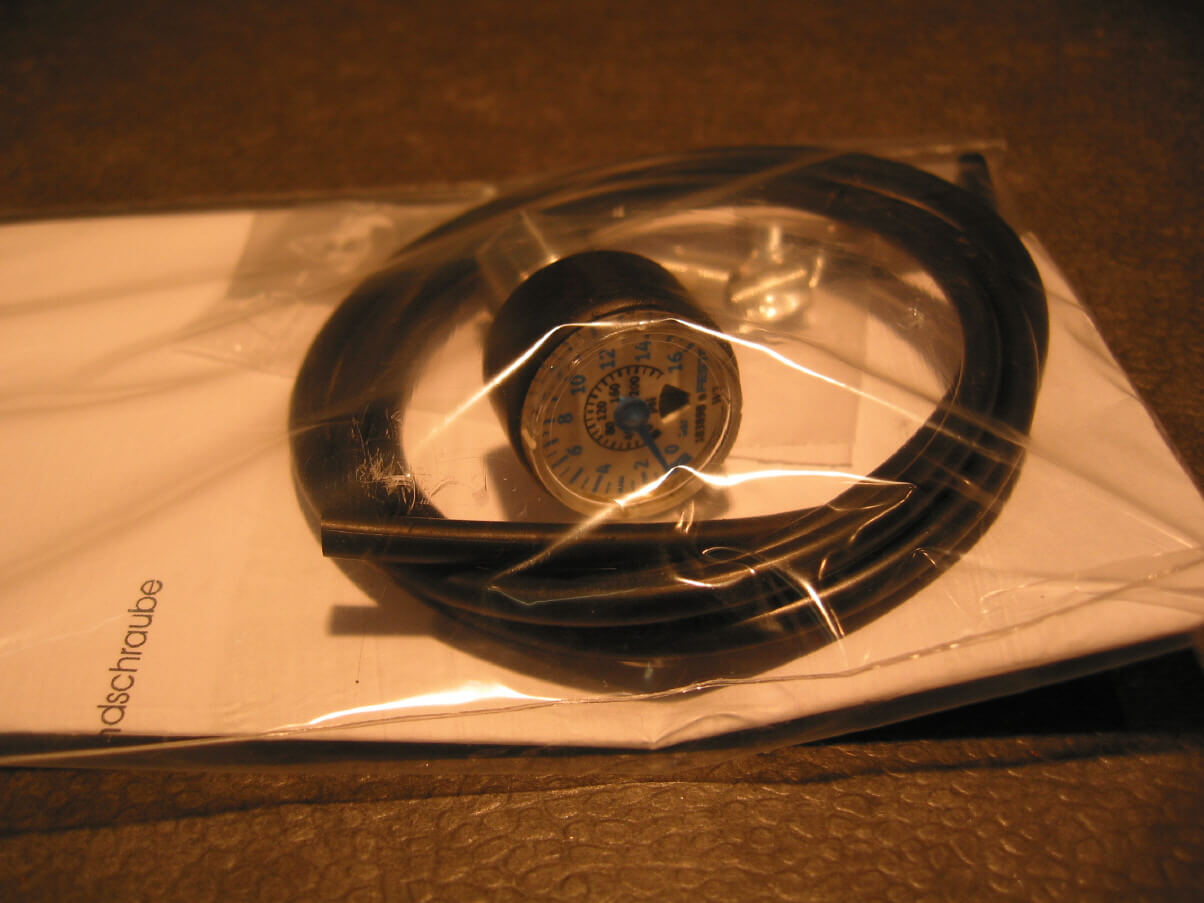 1 Manometerset 0-16bar, klein. Mit Schlauch, Nippel H023    