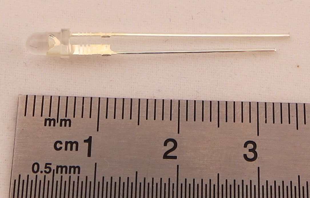 1 LED blau 3,0mm, klares Gehäuse, bedrahtet