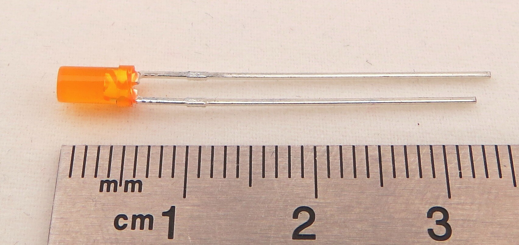 1x LED orange 3mm, diffuses Gehäuse, bedrahtet. L-424EDT. Fr
