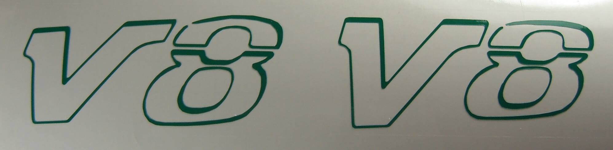 1 Folien-Decal-Set "V8"-Symbole 80mm hoch. Aus hochwertiger 