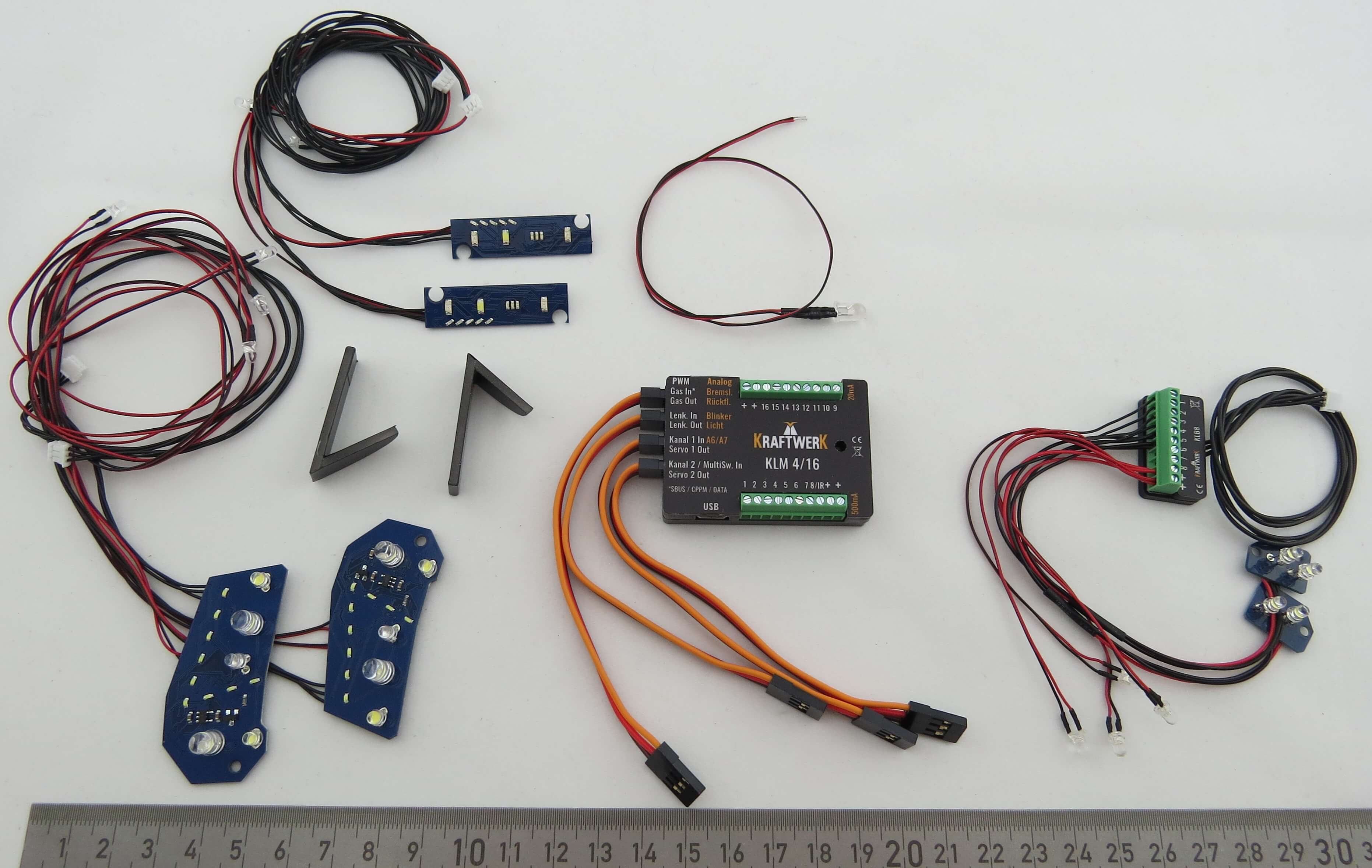 EasyBus Lichtanlage KLM 4/16 für Tamiya  Volvo FH16 (NEU)