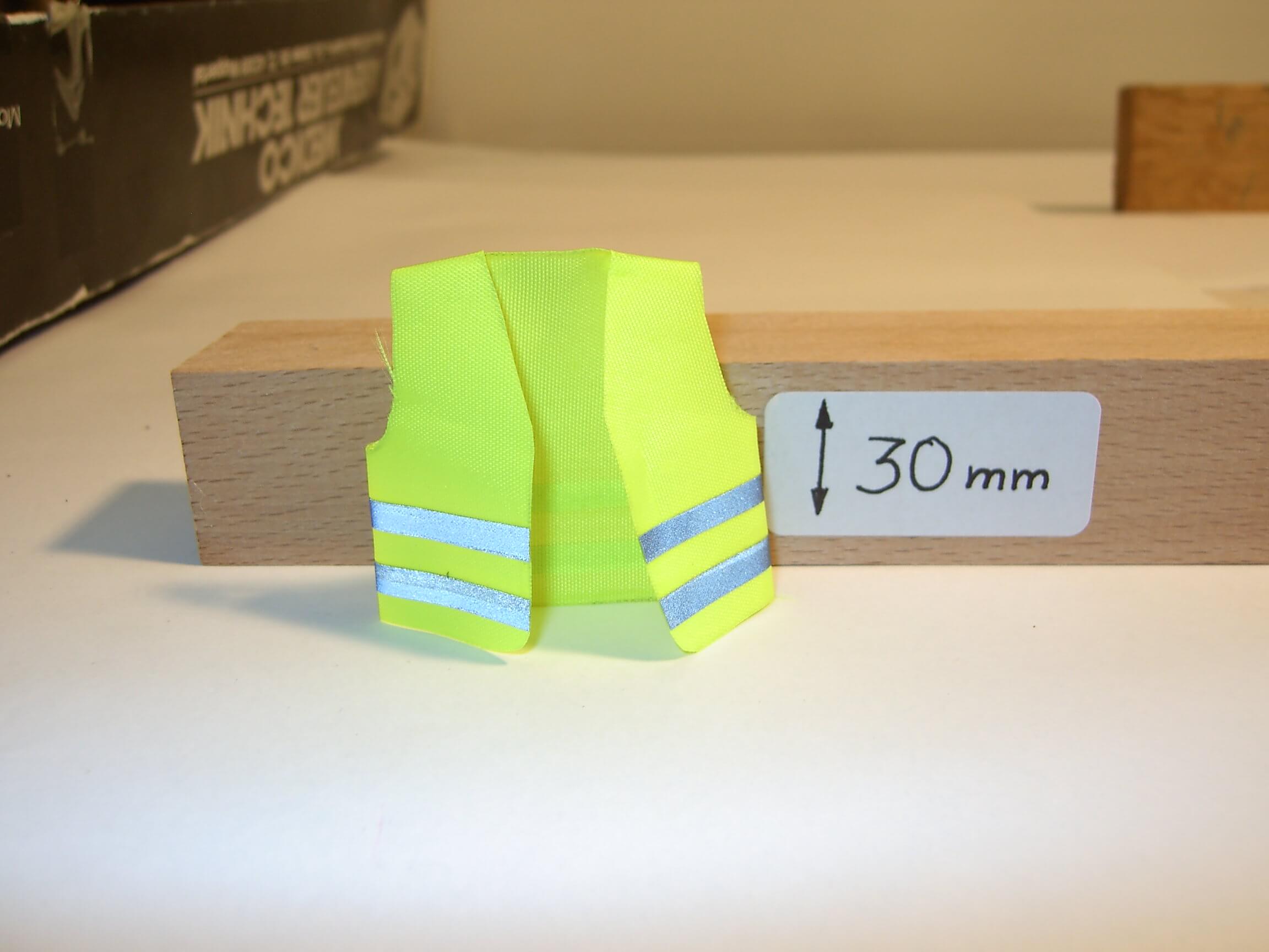 1x Warnweste, gelb, mit Reflexstreifen,  1:13,2