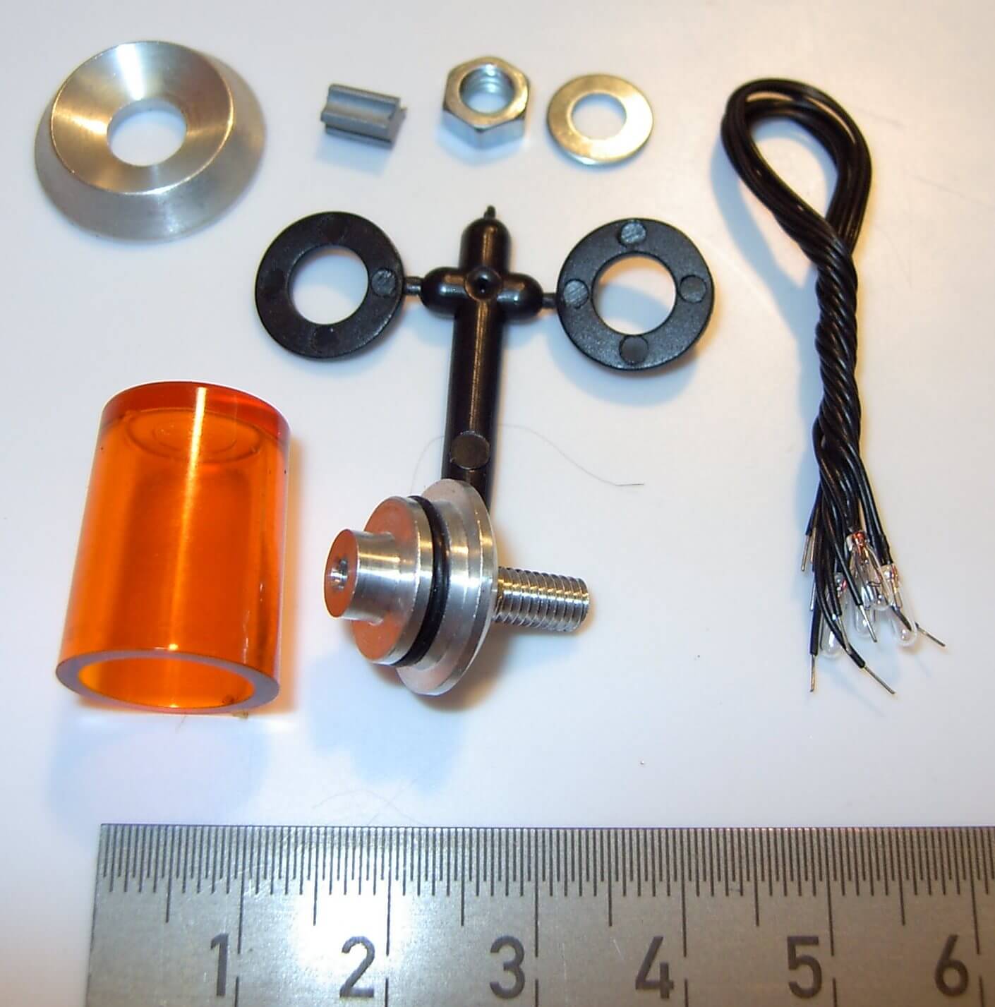 Rundumleuchte, orange,schwenkbar, 1:10   mit 4x Birnchen    