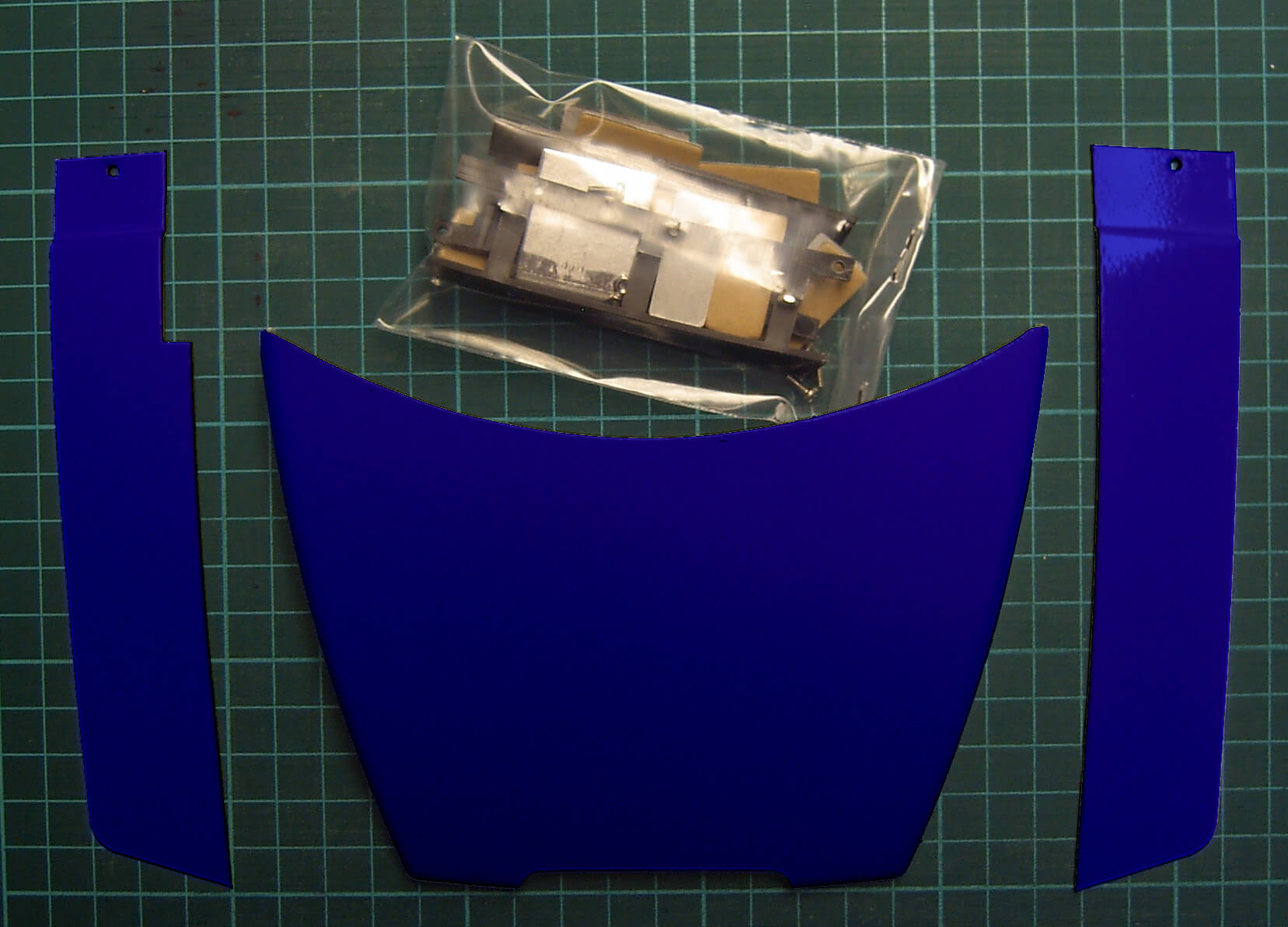 ACTROS Dachspoiler +Windleitblende blau  (473)