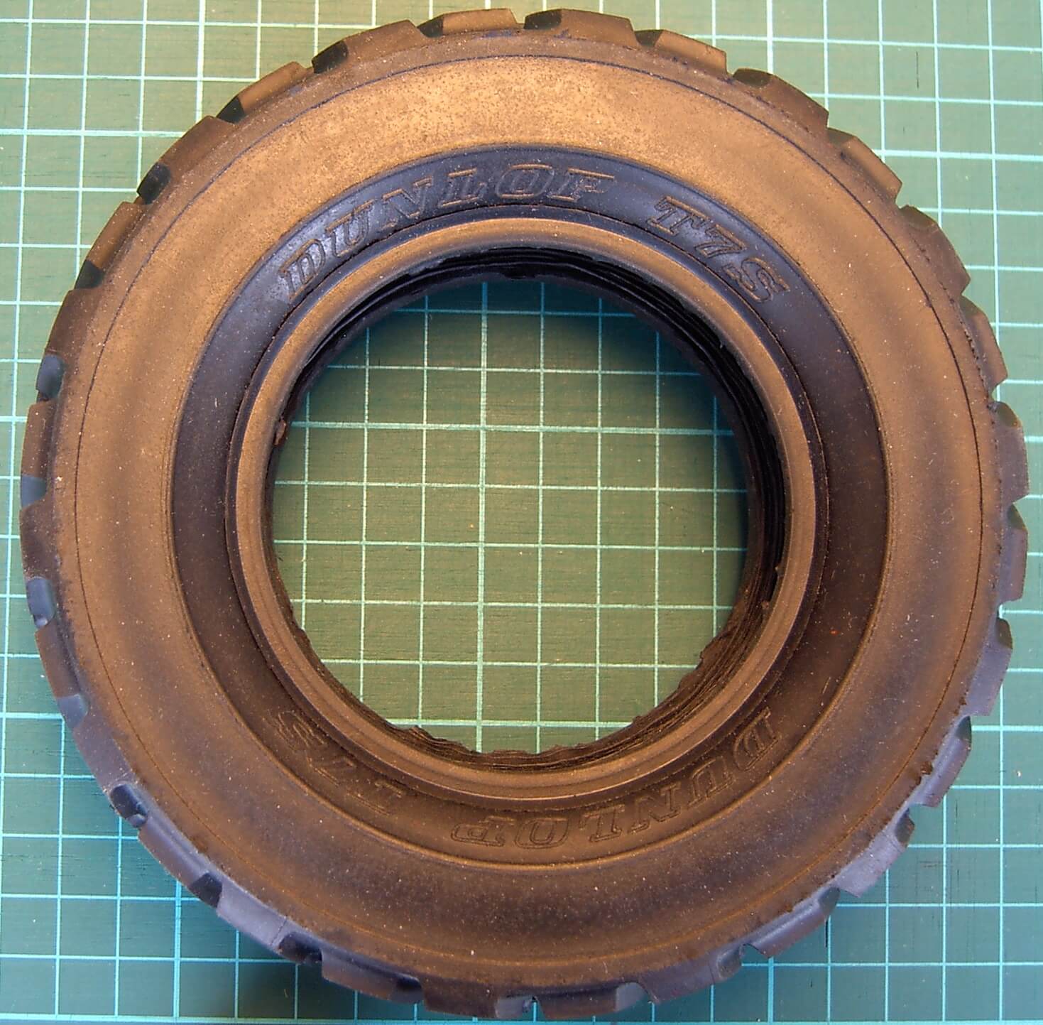 1 Stollenreifen Dunlop T7S, hohl, 149mm außen, 78mm innen,  