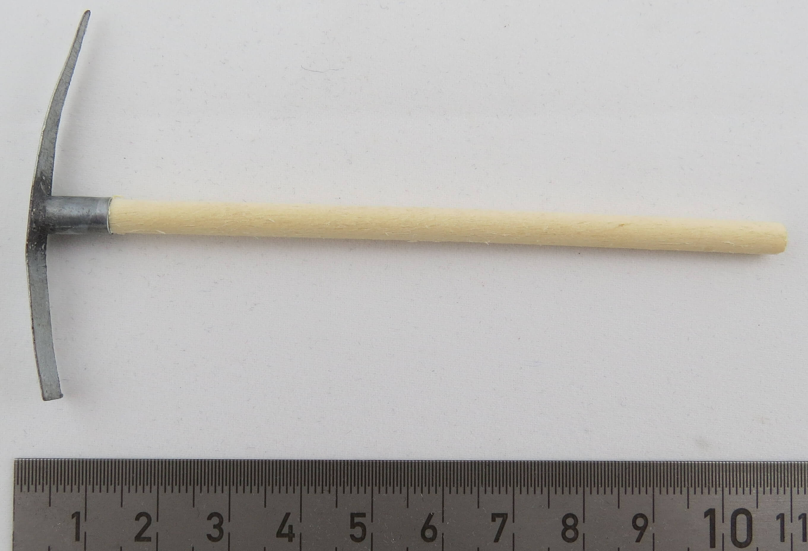 1 Pickel, Holz und Metall, 10cm