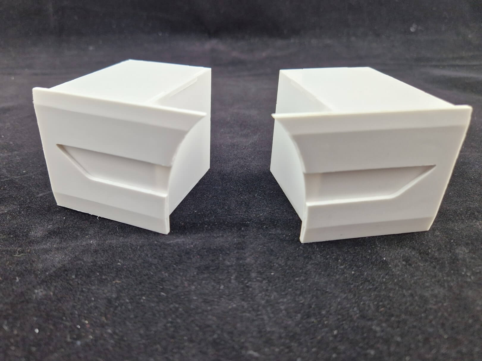 FineLine Staukisten Hinten im Volvo FH16 Look Hängerzug