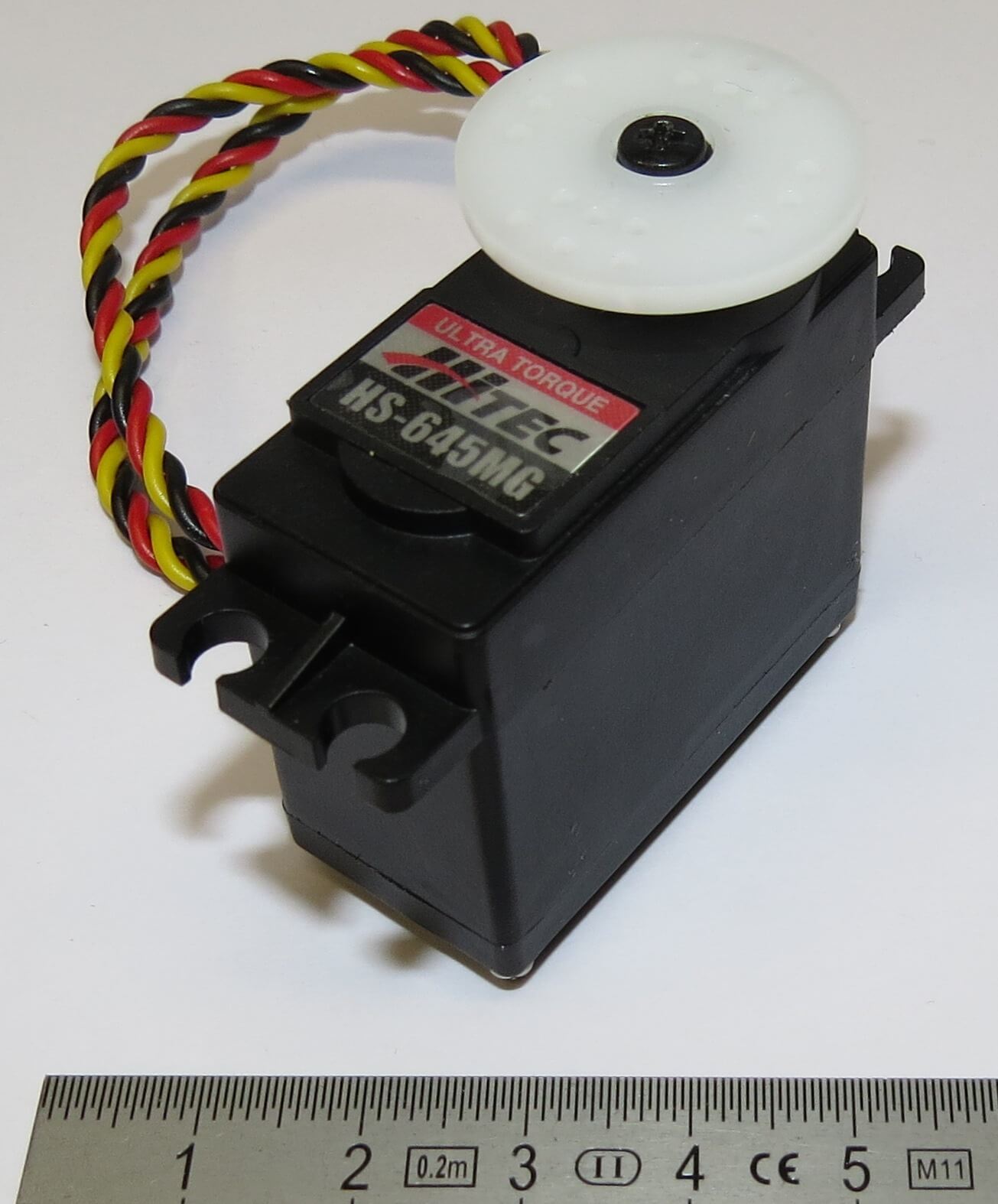 1 Servo HS-645MG (Hitec). Kräftiges Standard-Servo. Maße:   