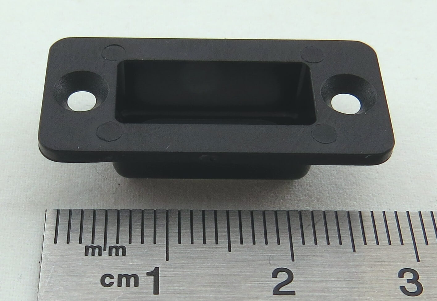 Einbaurahmen für Hochstromstecker oder Hochstrombuchse      