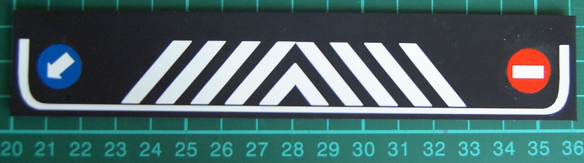 1 Schmutzfänger Nr.8 ca. 160x30x1mm mit  geplottetem Text   