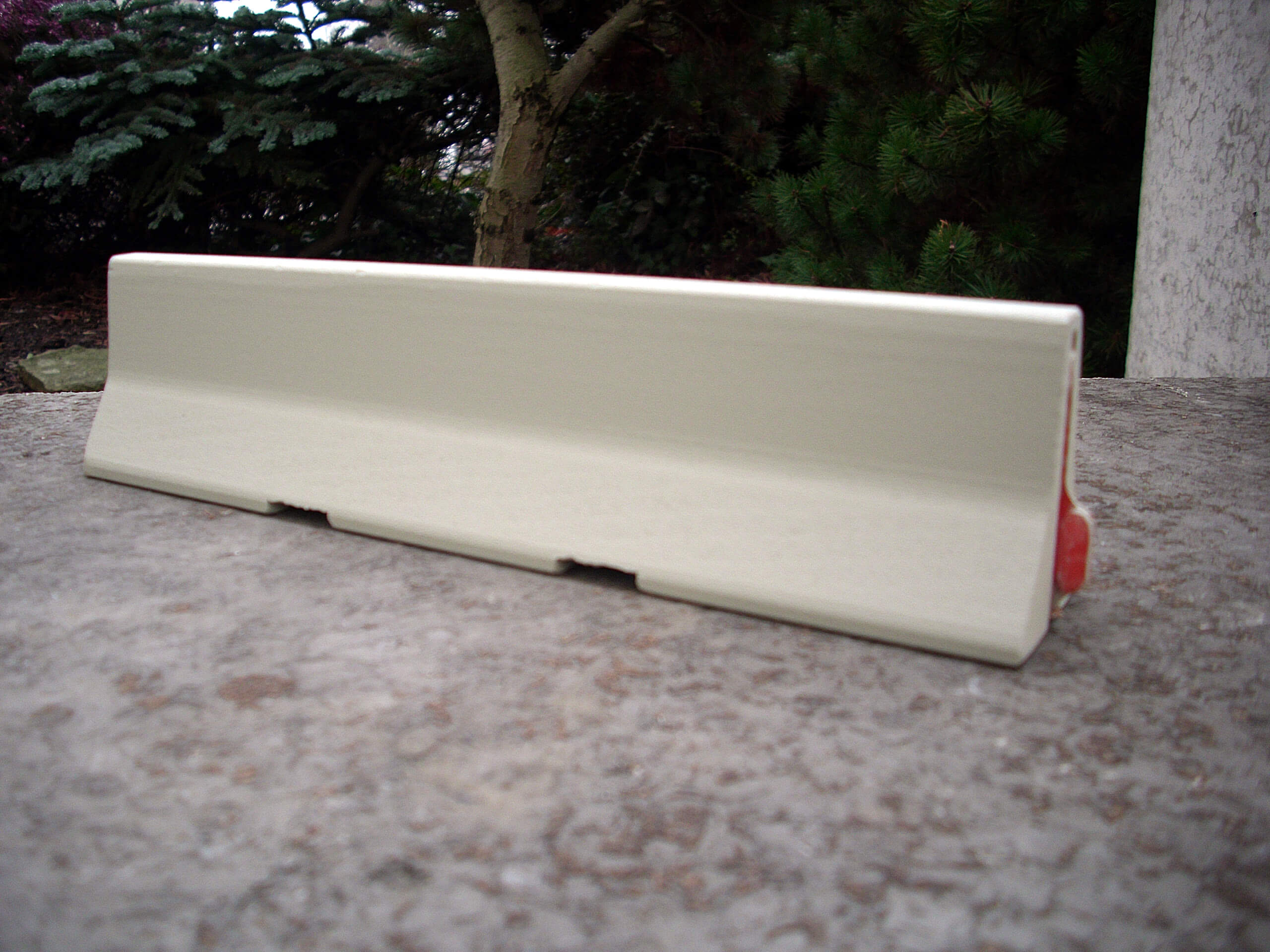 1 Element einer Beton-Schutzwand. Passt  zum Wedico-Maßstab