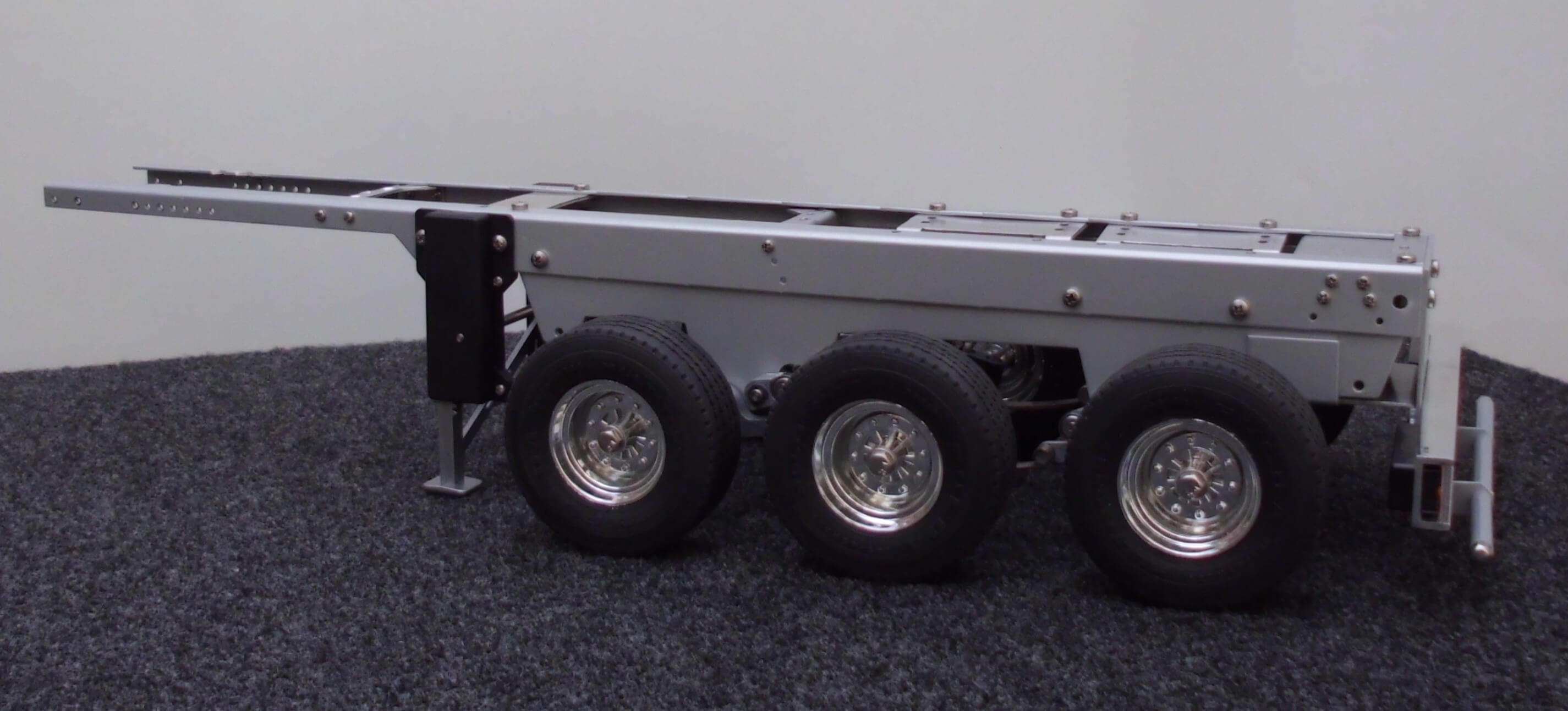 1x Auflieger-Fahrgestell HP 3-Achs mit   Liftachse und
