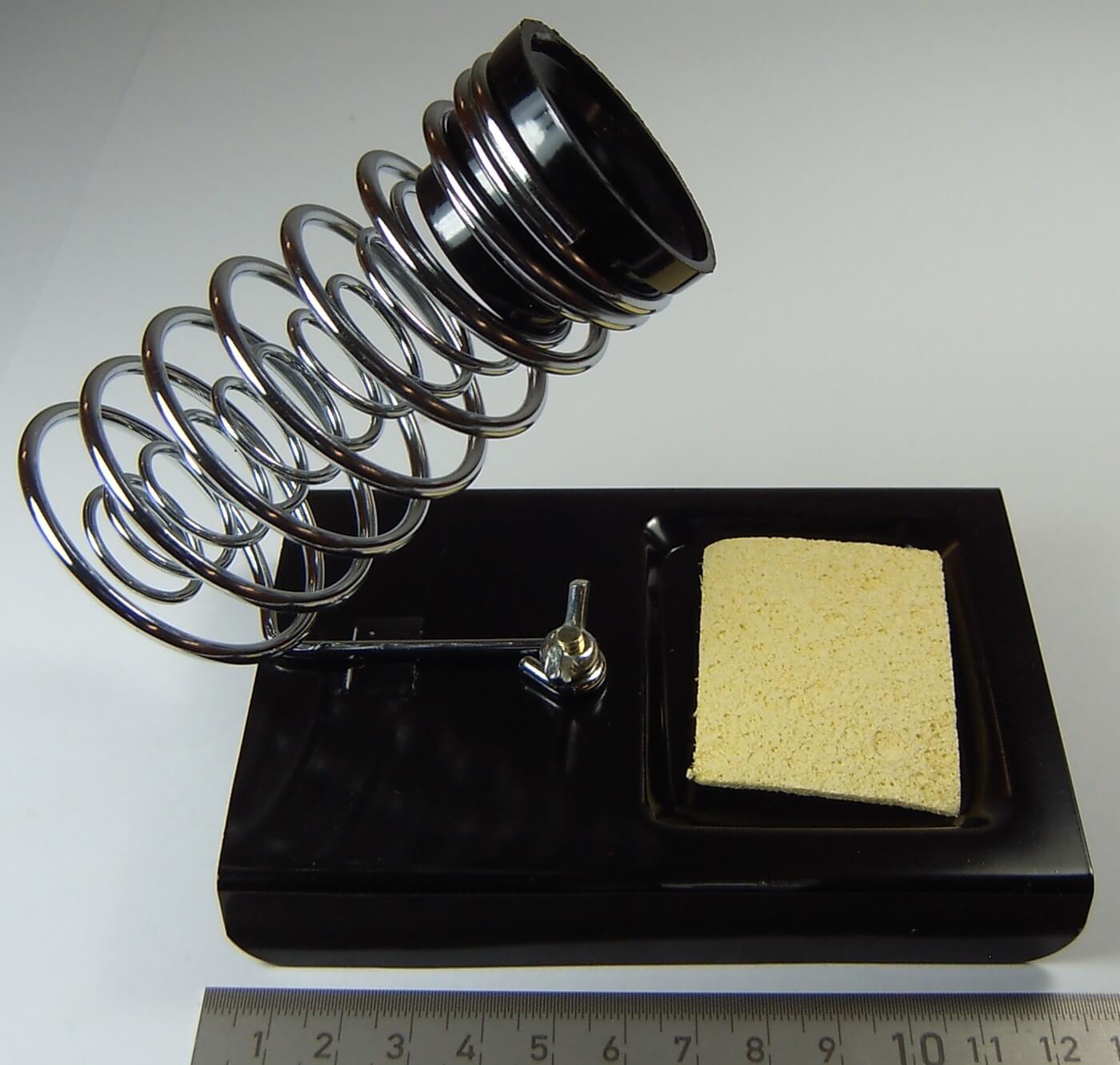 1 Universal-Ablageständer für Lötkolben. Für kleine und     