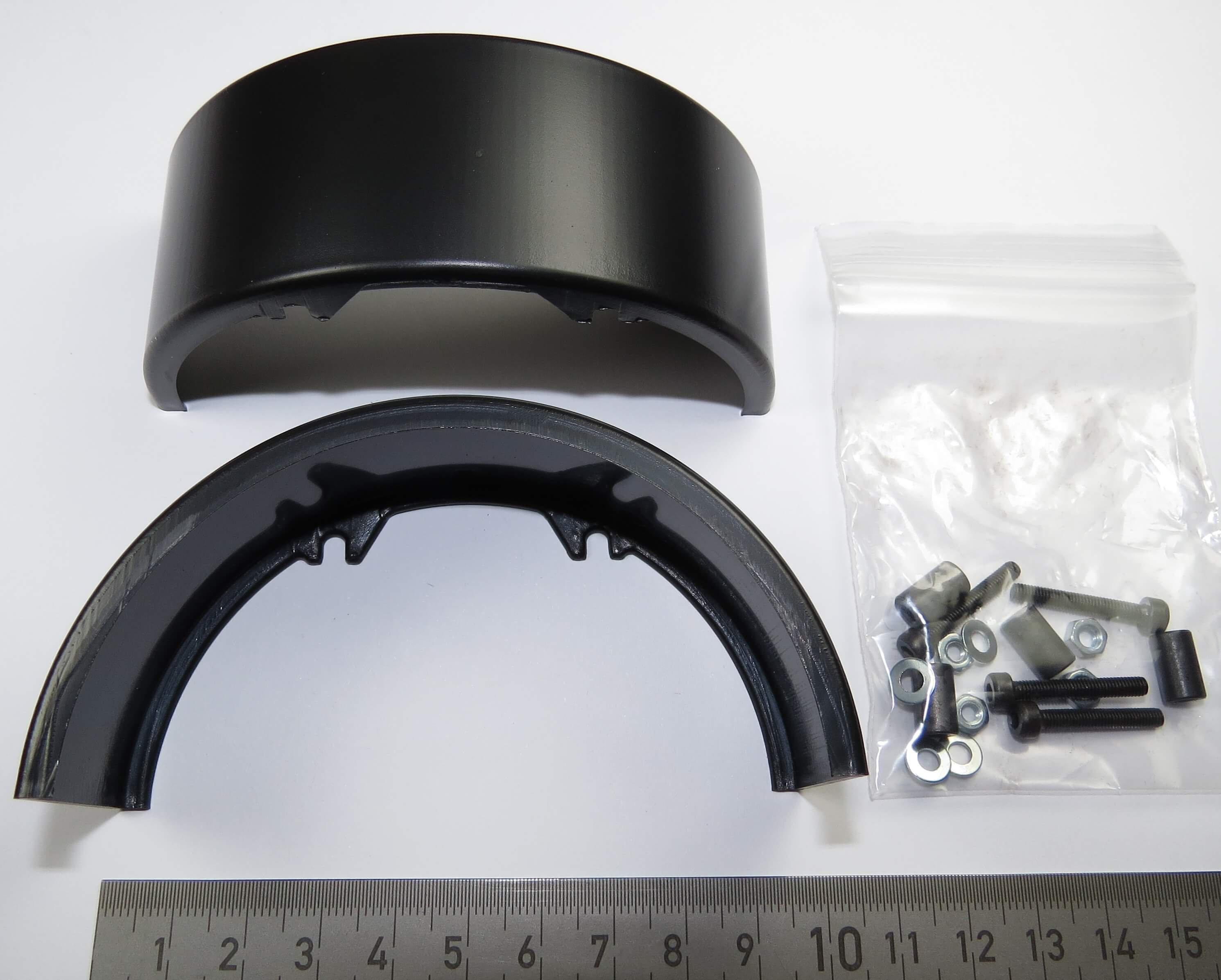 1 Kotflügelsatz, Kunststoff, schwarz. 2 Halbrund-Kotflügel  