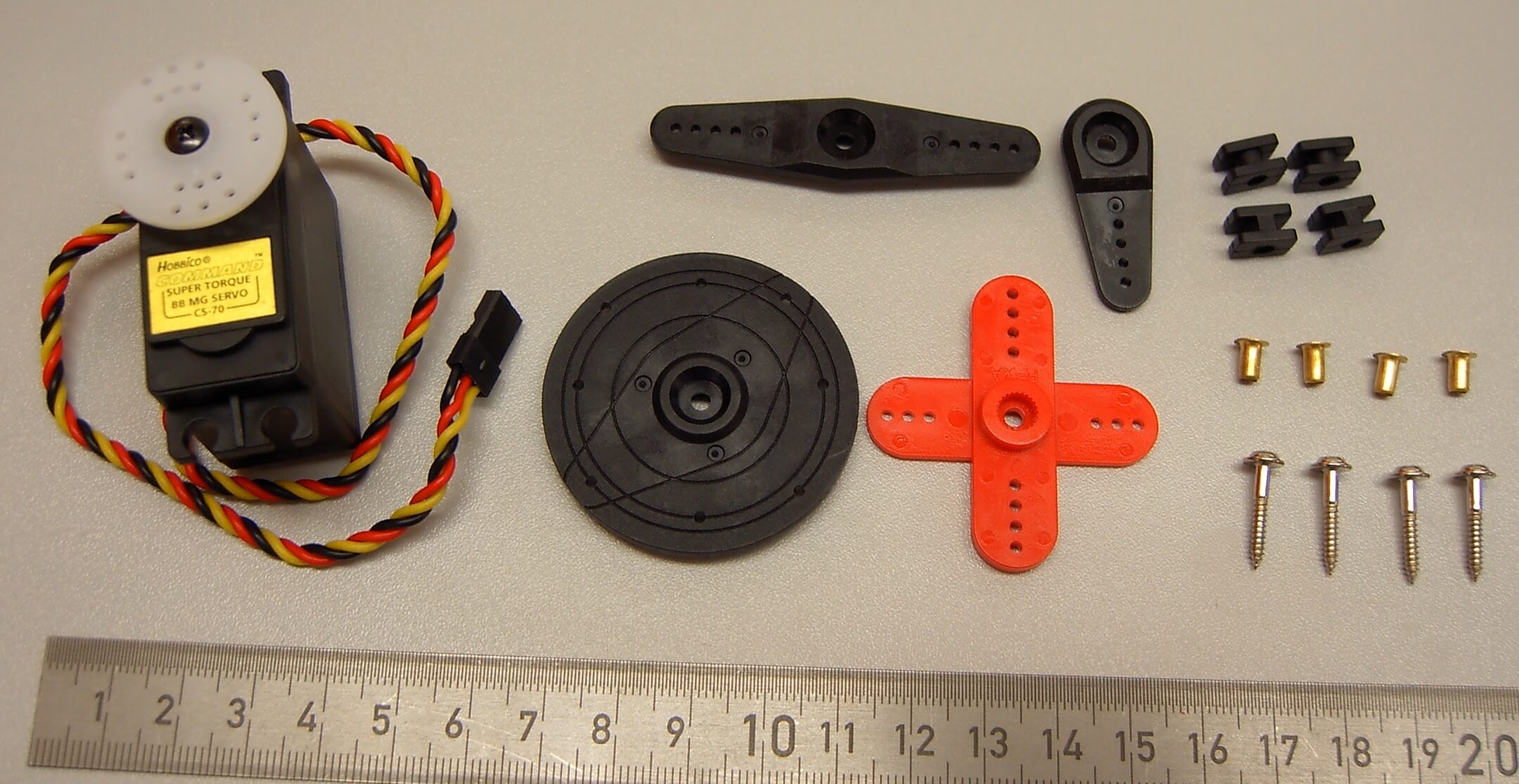 Servo CS-70 MG 2BB. Präzises Powerservo  mit                