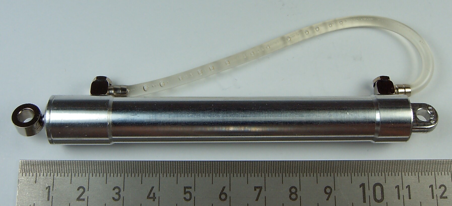 1 Hydraulik-Zylinder 9 - 75, bis 10 bar. Doppelseitig       