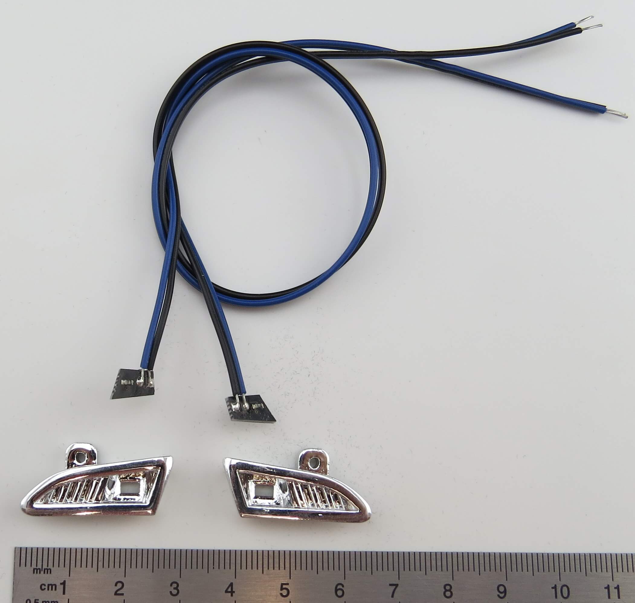 Scania Frontbeleuchtung-Set. Enthält ein Paar Reflektoren   