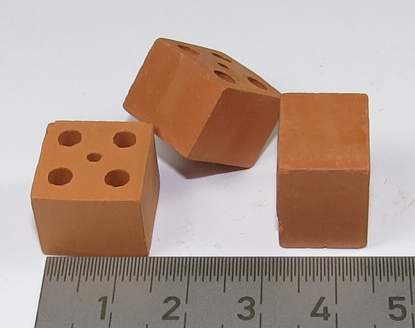 1 Satz Ziegel-Lochstein, rot, 25 Stück.  Je ca. 15x15x12mm  