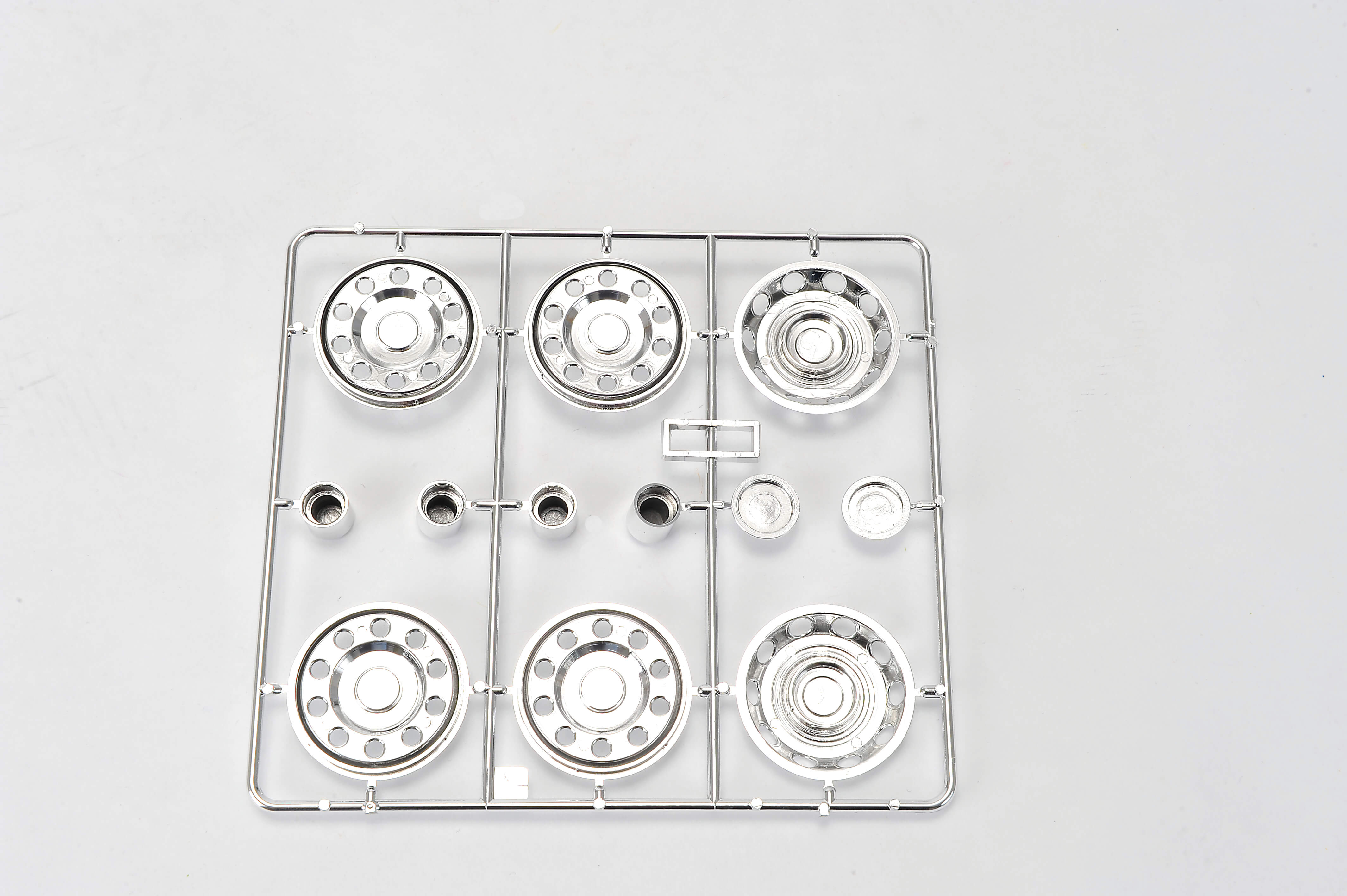 1 Satz Radabdeckungen und Nabendeckel.   Verchromt. 6