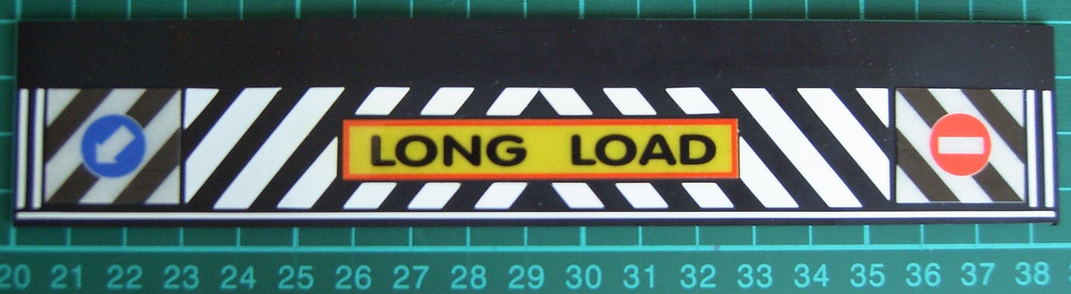 1 Schmutzfänger Nr.6 ca. 185x35x1mm mit  geplottetem Dekor  